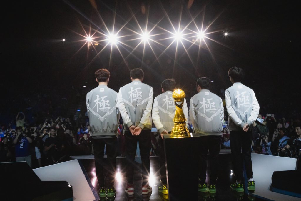 Team Invictus Gaming Team Invictus Gaming