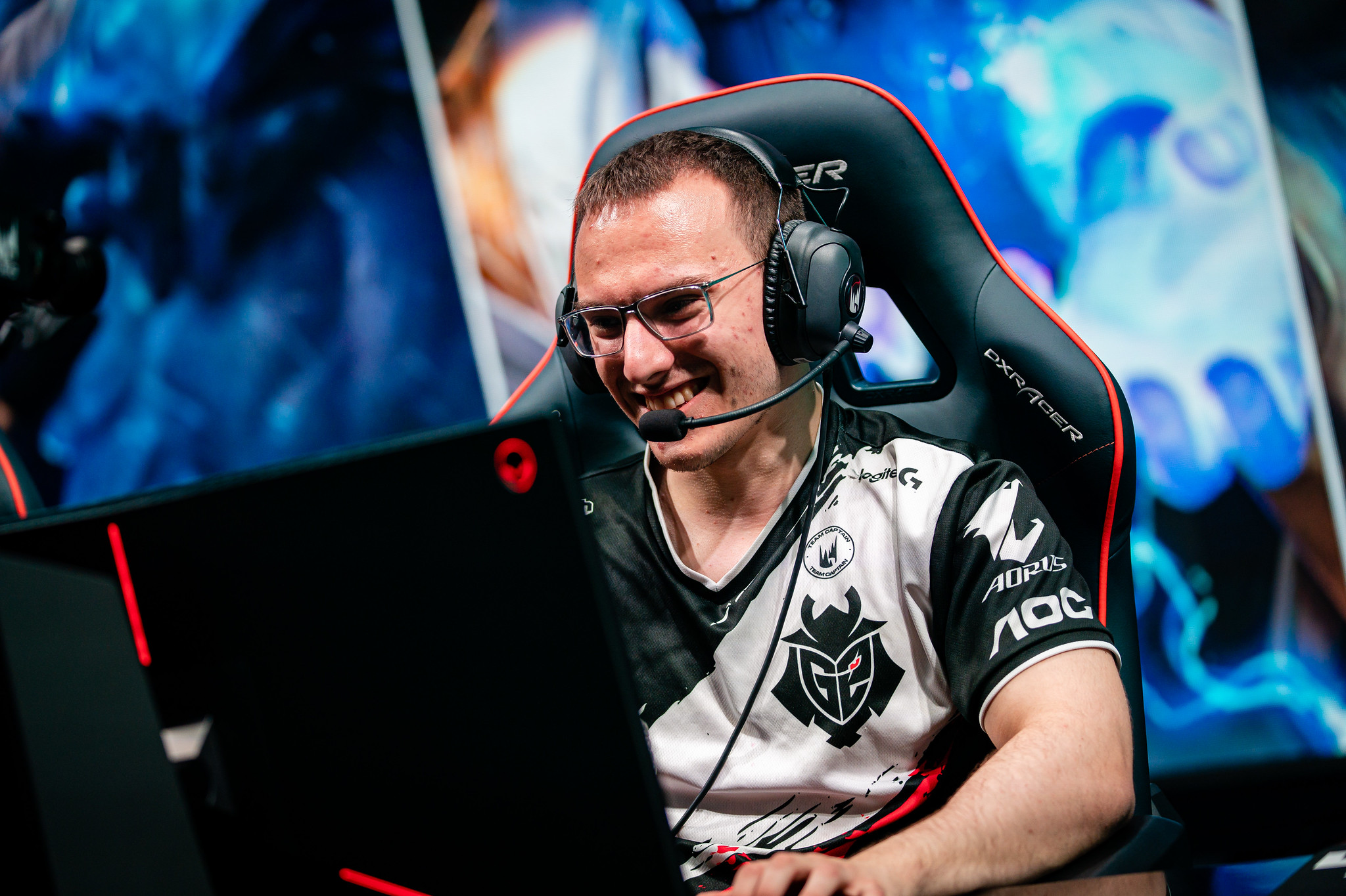 Perkz locks in Zoe for his first bot lane game, steamrolls Origen and ...
